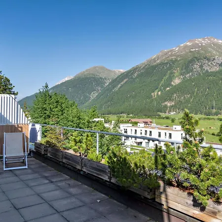 Chesa Quadratscha - *